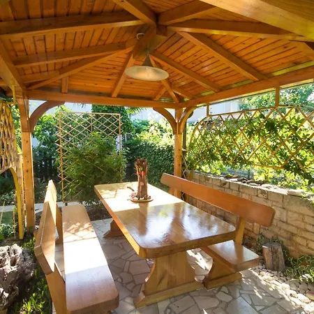 Joze Mit Balkon By Interhome Новиград